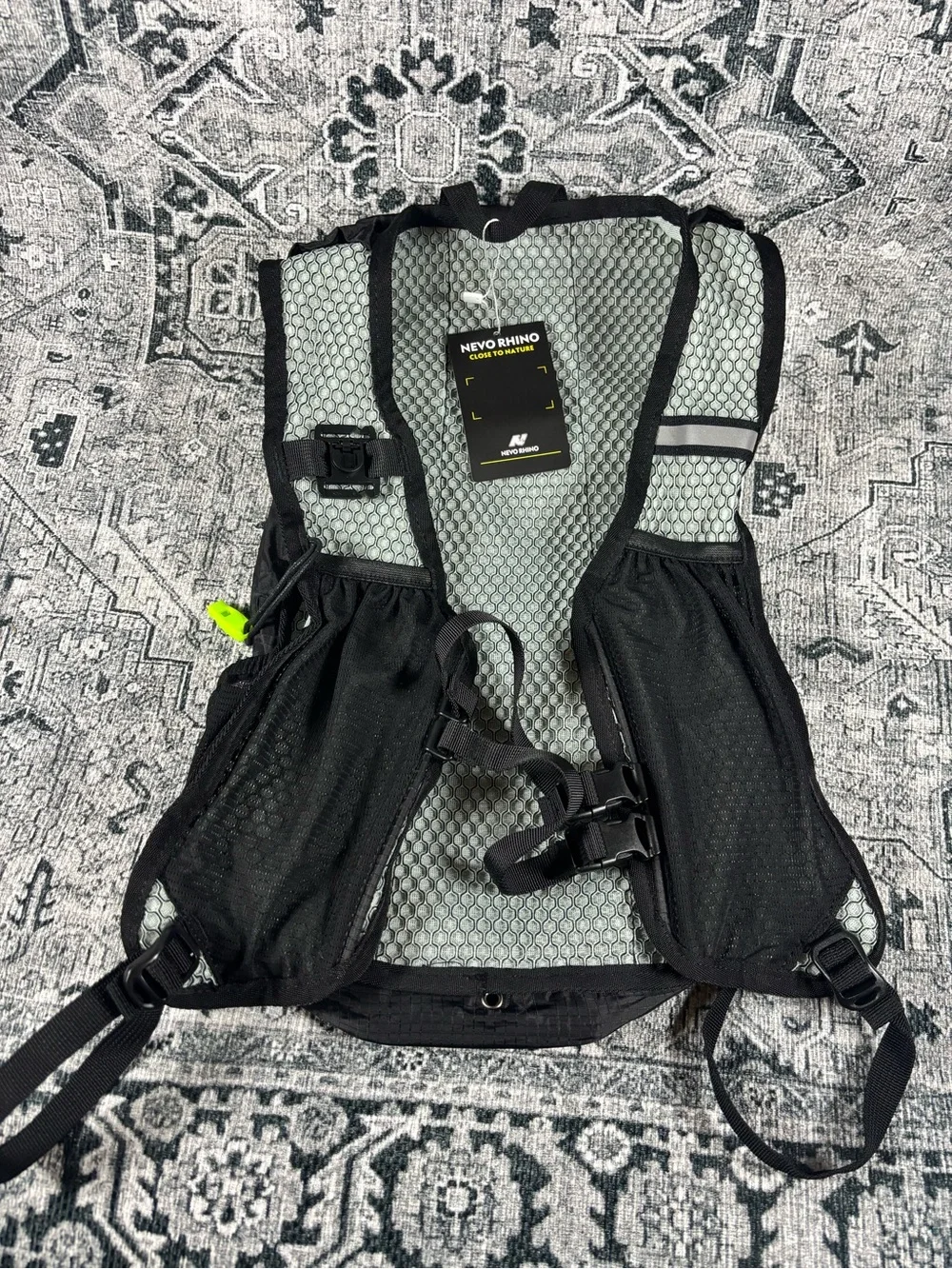 NEW Nevo Rhino Lightweight Hydration Backpack w 2L Water Bladder Hiking/Cycling